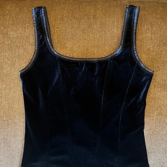 Arianne Velvet Top - Picture 1 of 3